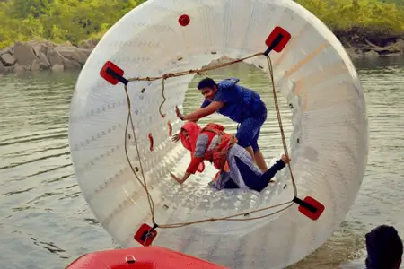 Zorbing-in-Dandel-450x300