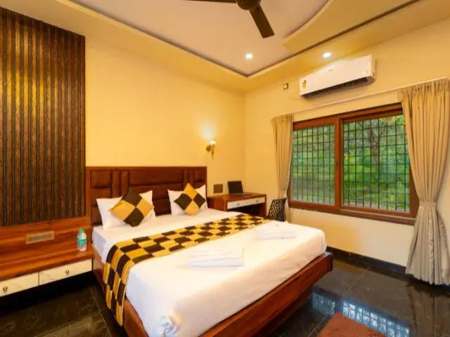 AC Couple Room